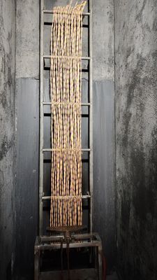 Laboratorium Pengujian Melakukan Uji Ketahanan Terhadap Perambatan Api Vertikal Pada Konduktor peralatan pengujian